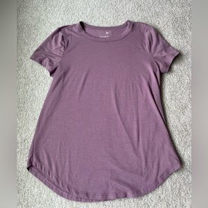 Juniors’ SO Short Sleeve Crewneck Tee in Lilac Lilly